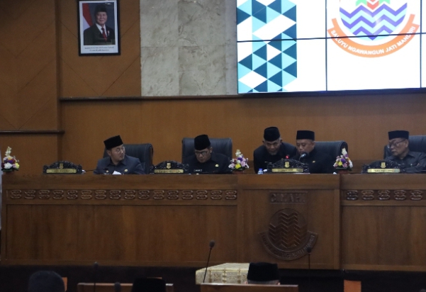 Paripurna DPRD Kota Cimahi, Wali Kota Cimahi Sampaikan Program Prioritas Tahun Anggaran 2026
