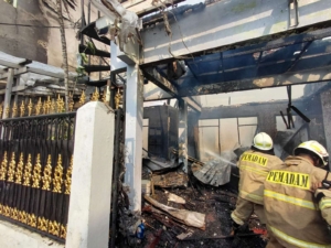 Tiga Rumah di Kelapa Gading Ludes Terbakar, Diduga Akibat Korsleting Listrik 9