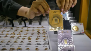 Harga Emas Pegadaian 19 Oktober 2025: Antam Anjlok Rp63.000 per Gram, UBS dan Galeri24 Ikut Turun 3