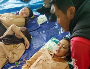 Siswa-siswi korban keracunan makanan program MBG di SMP Negeri 1 Cisarua, KBB.