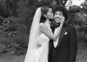 Selena Gomez Resmi Menikah dengan Benny Blanco, Gaun Pengantin Simpan Detail Spesial 2