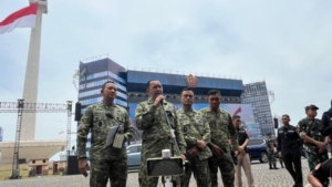 TNI Beberkan Alasan Bendera Merah Putih Robek Saat Latihan HUT ke-80 di Monas 7