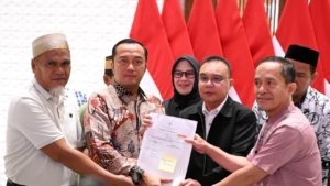 Prabowo Pulihkan Nama Baik Dua Guru Luwu Utara yang Dipecat karena Bantu Gaji Honorer 7
