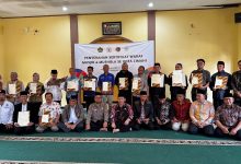 BPN Kota Cimahi Serahkan sertipikat wakaf masjid dan mushola.