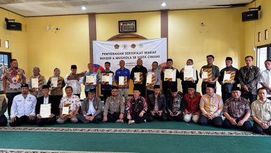 BPN Kota Cimahi Serahkan sertipikat wakaf masjid dan mushola.