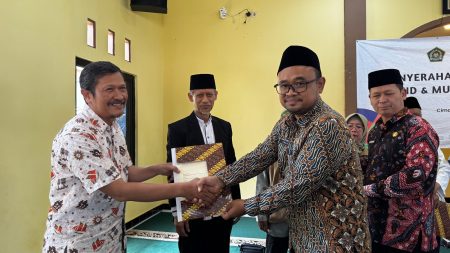 BPN Kota Cimahi Serahkan sertipikat wakaf masjid dan mushola.