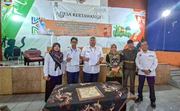 DKPP Jawa Barat Salurkan Bantuan Paket Hewani Dalam Upaya Pencegahan Stunting di Desa Kertawangi.