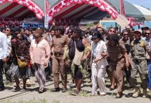 Otis Monei Sah dan Resmi Dinobatkan Sebagai Pemimpin Suku Besar Wate.