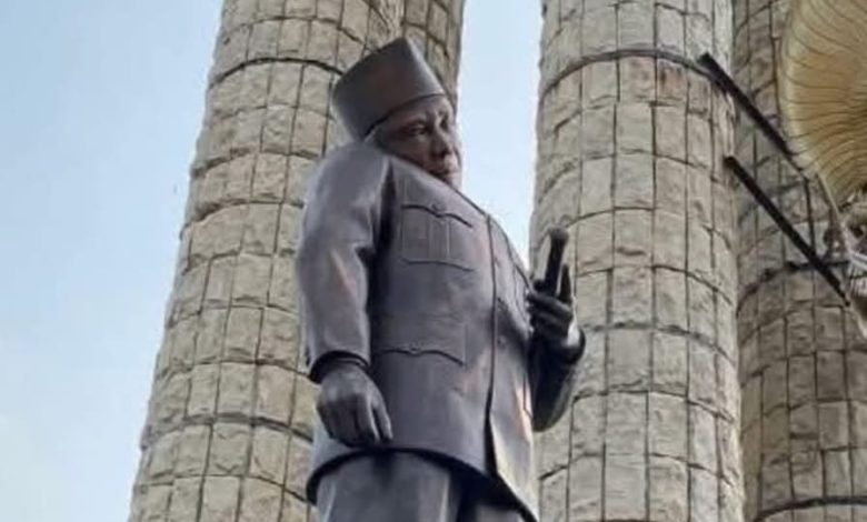 Foto: Tangkapan layar video viral Patung Ir. Soekarno Miring