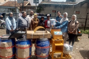 Raih Prestasi, Proklim RW 6 Karangmekar Kota Cimahi Terima Bantuan Alat Pengolah Sampah dari DLH Jabar