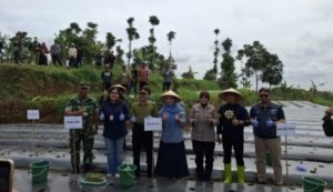 Ngatiyana didampingi Muspida Kota Cimahi buka Kick Off Gerakan Tanam Pangan Cabai di Kelurahan Cipageran.