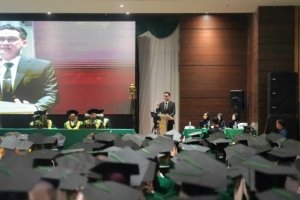 Wabup Sumedang Ajak Wisudawan Siapkan Mental Tangguh Hadapi Persaingan Dunia Kerja 11