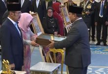 Foto: Prabowo anugerahkan gelar pahlawan nasional ke 10 tokoh, termasuk Soeharto dan Gus Dur