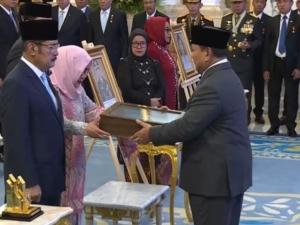 Foto: Prabowo anugerahkan gelar pahlawan nasional ke 10 tokoh, termasuk Soeharto dan Gus Dur