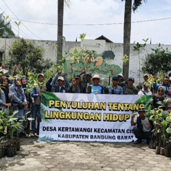 Akhiri tahjn 2025, ratusan Warga Desa Kertawangi Melaksanakan penanaman pohon.