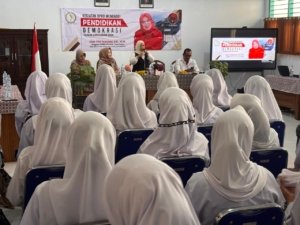 DPRD Jabar Giat Mengabdi Dalam Pendidikan Demokrasi, Pelajar SMK PGRI 1 Palimanan Tunjukkan Antusiasme Tinggi 9