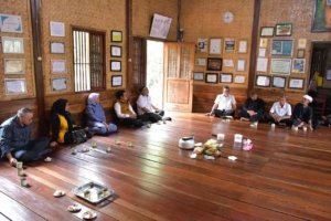 Pansus XII DPRD Jabar Diah Fitri Serap Nilai Kearifan Lokal dalam Giat Pemajuan Budaya di Kampung Adat Cireundeu 1