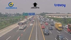Lonjakan Arus Lalu Lintas, Contraflow Kembali Diberlakukan di Tol Jakarta–Cikampek 8
