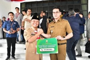 Pemkab Sumedang Salurkan Bantuan Rp 315 Juta untuk Korban Bencana di Sumatera 7