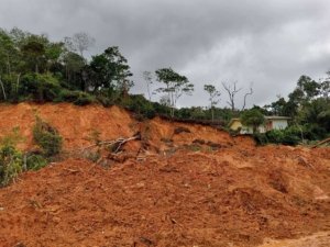 Akses Dusun Mranti Tapteng Terputus, Lumpur Longsor Masih Menghambat 1