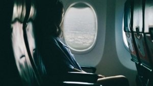 Bukan Sekadar Pemandangan, Ini Alasan Jendela Pesawat Harus Dibuka Saat Take Off dan Landing