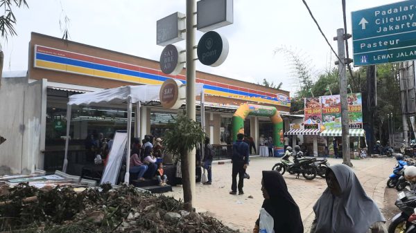 Diduga Tak Kantongi Izin, Ormas COBRA Soroti Grand Opening Minimarket Di Kawasan Baros Cimahi