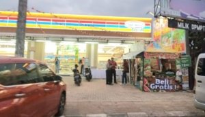 Minimarket yang berada di kawasan Baros Kota Cimahi diduga tak kantongi izin.