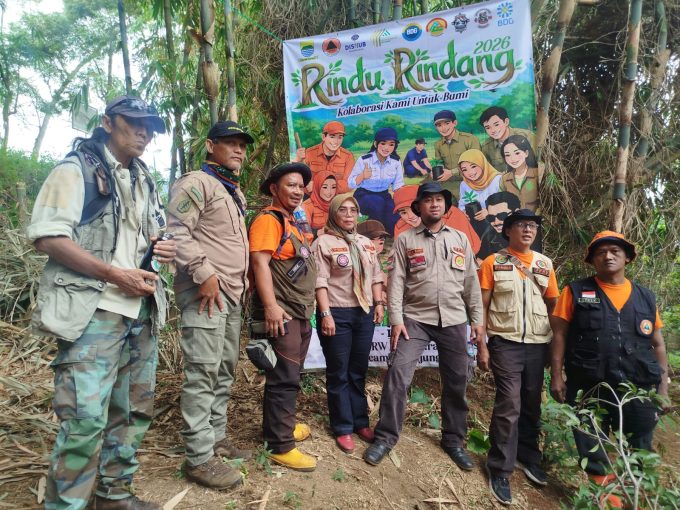 Perhutani KPH Bandung Utara Dukung Aksi Penanaman “Rindu Rindang Kota Bandung”