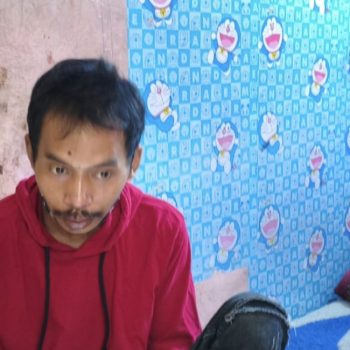 Deni, orang tua korban tersengat listrik PJG Cibeureum.