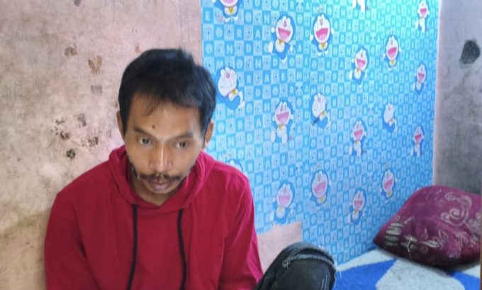 Deni, orang tua korban tersengat listrik PJG Cibeureum.