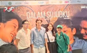 Para aktor dan aktris pemain film 'Dalam Sujudku' usai screnning, Press Conference serta Meet and Great di Auditorium Unjani.