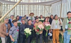 Foro bersama : Steve Ewon bersama para tamu dari 4 Negara