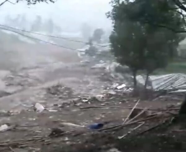 Cuaca Ekstrim, Puluhan Rumah Tertimpa Longsor Di Desa Pasirlangu dan Desa Sukajaya Bandung Barat