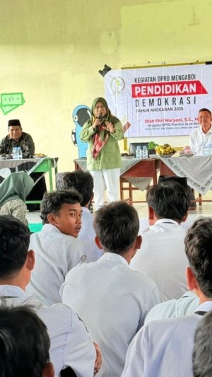 Diah Fitri Maryani Gelar “Dewan Mengabdi” untuk Perkuat Pendidikan Demokrasi di Jawa Barat 4