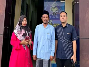 Tukang ojek Pandeglang jadi tersangka akibat kerusakan jalan. Foto: Al Amin Maksum bersama kuasa hukum Raden Yayan.