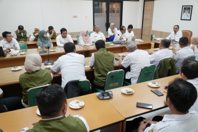 Wali Kota Cimahi,  Letkol.  Purn. Ngatiyana saat menerima Kepala Kantor Pertanahan Kota Cimahi. 