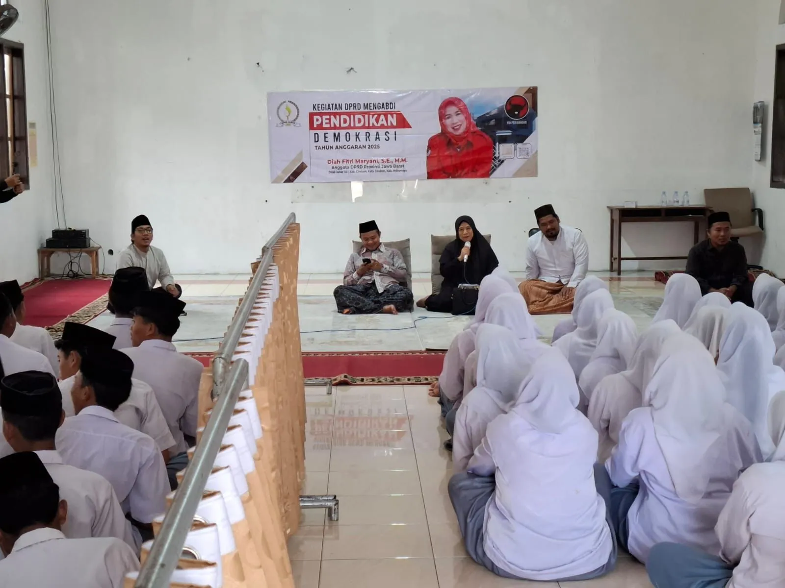 Diah Fitri Maryani Kenalkan Pendidikan Demokrasi Berbasis Syura kepada Siswa MA Bina Insan Qur’ani Susukan