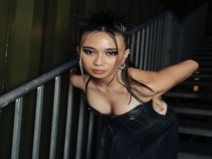 NIKI Zefanya, Musisi Indonesia yang Menjadi Headliner di Prambanan Jazz Festival 2026.