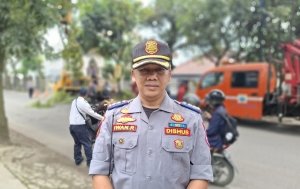 Antisipasi Kecelakaan dan Tingkatkan Keamanan, Dishub Kota Cimahi Laksanakan Pemangkasan Dahan dan Ranting. ( Uwo )