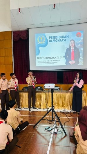 Tuti Turimayanti Ajak Pelajar Merawat Pertiwi Lewat Pendidikan Demokrasi