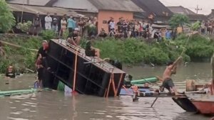 Viral Video Detik-detik Sound Horeng Tenggelam di Sungai