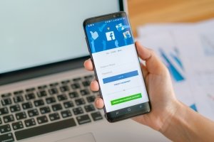 Fitur baru Meta AI, foto profil animasi, dan latar belakang untuk postingan teks