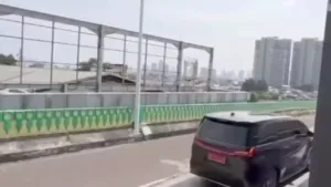 Viral Mobil Dinas Terobos Jalur Langit, Ini Kata Polisi (istimewa)