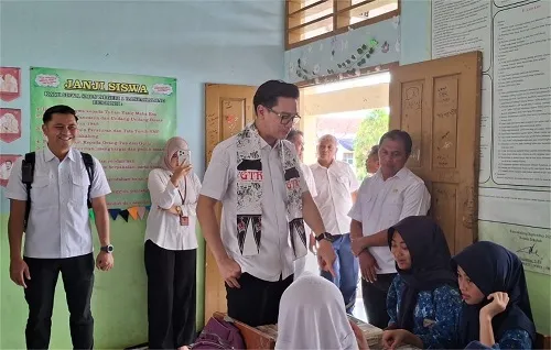 Tinjau SMPN 1 Rancakalong, Wabup Sumedang Ajak Siswa Bijak Gunakan Media Sosial dan Perkuat Semangat Belajar