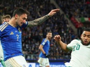 Italia hajar Irlandia