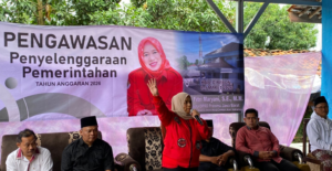 Diah Fitri Maryani Apresiasi Inovasi Pemanfaatan Lahan Sorgum di Desa Beber Cirebon