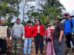 Tuti Turimayanti Tinjau Sungai Irigasi di Gunung Halu, Tekankan Pentingnya Menjaga Kelestarian 1