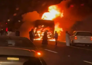 Bus jemaah umrah WNI terbakar saat menuju Madinah (tangkapan layar).