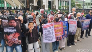 Timothy Ronald Dilaporkan, Aksi Korban Desak OJK Bertindak Cepat