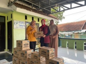 DPRD Jabar Ineu Purwadewi Beri Bantuan untuk Posyandu Jatihurip Sumedang,Tegaskan Pentingnya Keberpihakan pada Generasi Penerus Bangsa